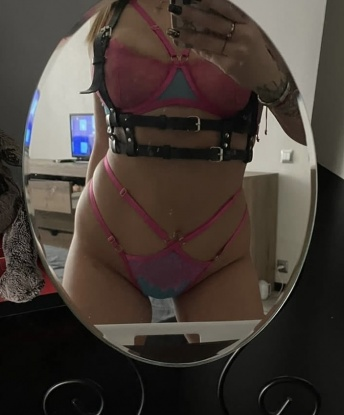 Я опытна и умела, всегда готова угодить тебе и удовлетворить твои желания. У меня есть отличные навыки и искусные ручки, которые приведут тебя к незабываемому блаженству. 💋
Мои услуги включаю оральный и классический секс, обстановку госпожи и раба, легкую доминацию, массаж и многое другое. Я открыта для экспериментов и всегда стремлюсь доставить удовольствие каждому моему клиенту.
У меня есть отличные отзывы от моих предыдущих партнеров, которые подтверждают мою незабываемость и профессионализм.
Ты можешь увидеть мои фотографии на моем профиле, чтобы убедиться в моей красоте и сексуальности. Я гарантирую, что ты не останешься равнодушным к моим очаровательным чертам и заманчивой фигуре. 😍
Я живу в Москве и готова встретиться с тобой в любое удобное для тебя время. Так что не стесняйся, дай себе больше удовольствия и свяжись со мной прямо сейчас. Обещаю, что наше свидание станет незабываемым! 💦 12506, 20 лет